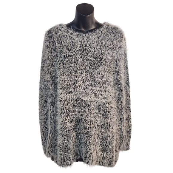 Cable & Gauge Sweaters - Cable & Gauge Sweater Women's Gray/Black Fuzzy Sweater Size L